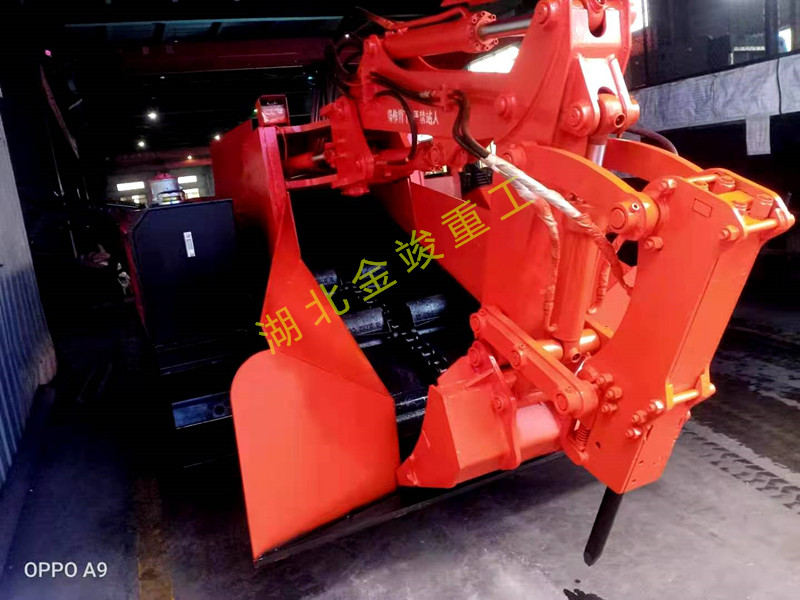 履帶刮板破碎錘型扒渣機金竣.jpg